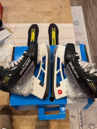 Bauer Vapor Hyperlite 2 Hockey Skates Regular Width size 7 (Used)