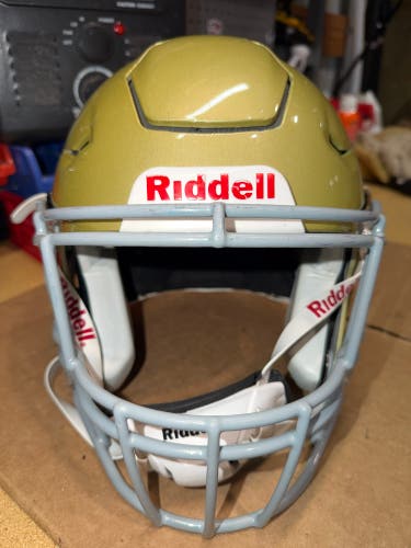USED RIDDELL FLEX ADULT HELMET - MEDIUM - VEGAS GOLD