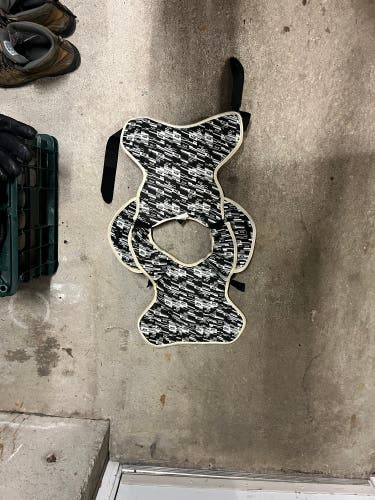 Large Youth STX Stallion 400 Shoulder Pads (Used)