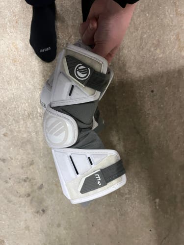 Medium Youth Maverik Max Arm Pads (Used)