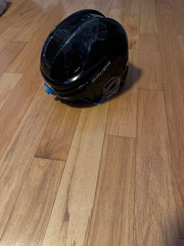 Medium Bauer Re-Akt 90 Helmet (New)