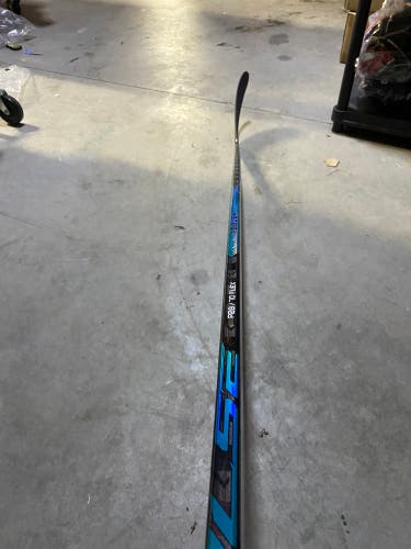 Senior Bauer Pulse Left Hand Hockey Stick P28 70 Flex (New)
