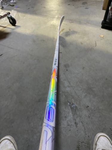 Intermediate Bauer Vapor FlyLite Left Hand Hockey Stick P28 65 Flex (New)