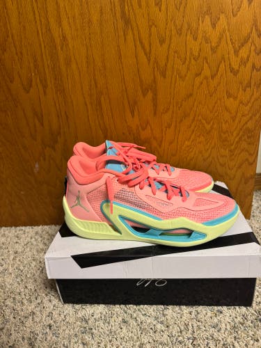 Men's Size M 10.0 (W 11.0) Jordan Shoes (Used)