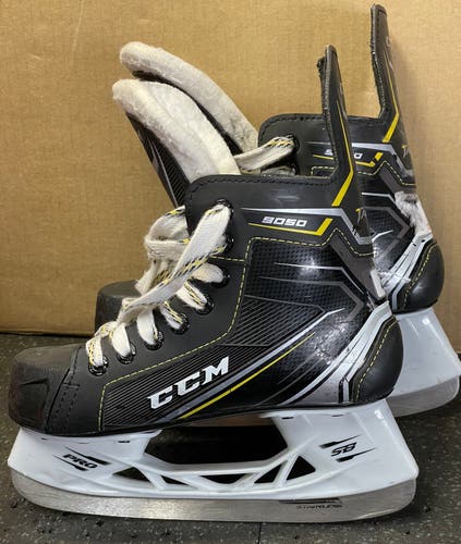 Used CCM Tacks 9050 Hockey Skates 2D