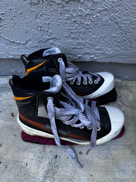 2012 Bauer Performance Hockey Goalie Skates Regular Width Size 5.5 (Used)