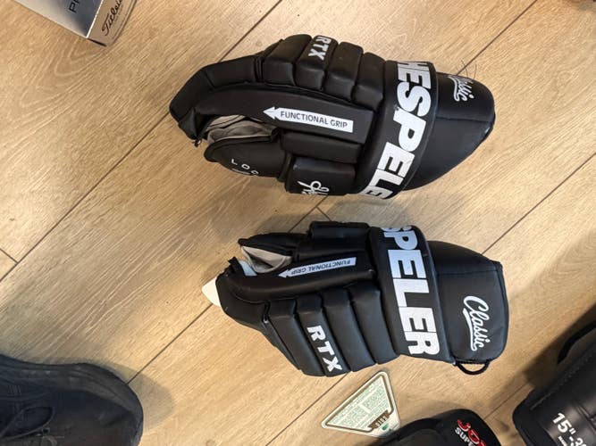 Cooper Classic RTX Hockey Gloves – 15” – New Old Stock – Black