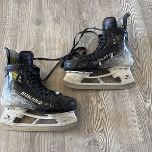 2023 Bauer Vapor Hyperlite 2 Hockey Skates Regular Width Size 5 (WITH STEEL)