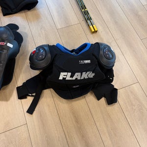 Flak Composite Pro Senior Shoulder Pads – Size Large – NEW w/ Tags