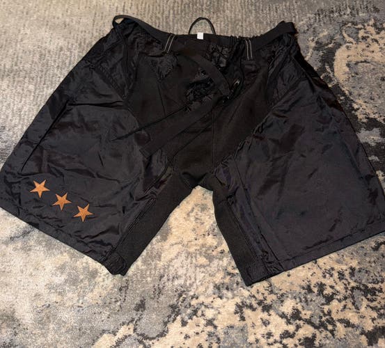 Size Large Pro Stock Washington Capitals Reverse Retro Bauer Nexus Girdle/Pant Shell Black #27