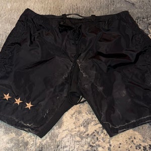 Used Size L/XL Pro Stock Washington Capitals Reverse Retro CCM PP10G Goalie Girdle/Pant Shell Black