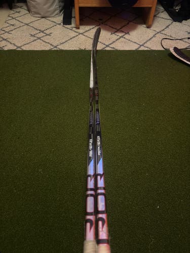 Junior Bauer Vapor Hyperlite 2 Left Hand Hockey Stick 50 Flex (Used)