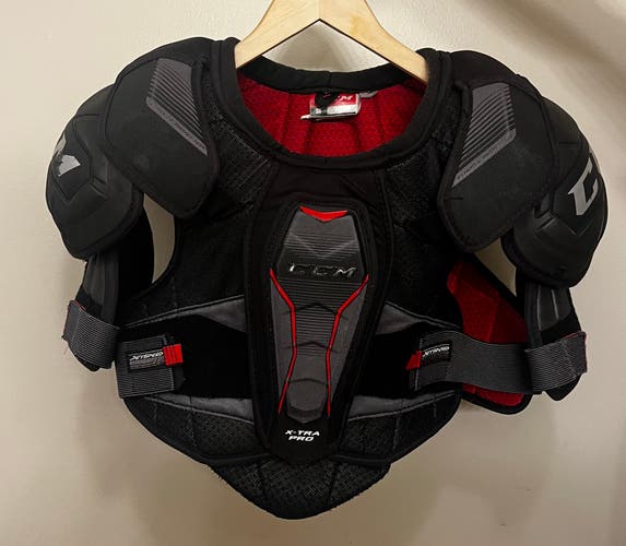 Men's Medium Senior CCM JetSpeed Xtra Shoulder Pads (Used)