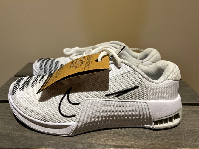 Nike Metcon 9 - Sz Mens 7, Women’s 8.5 NWOB