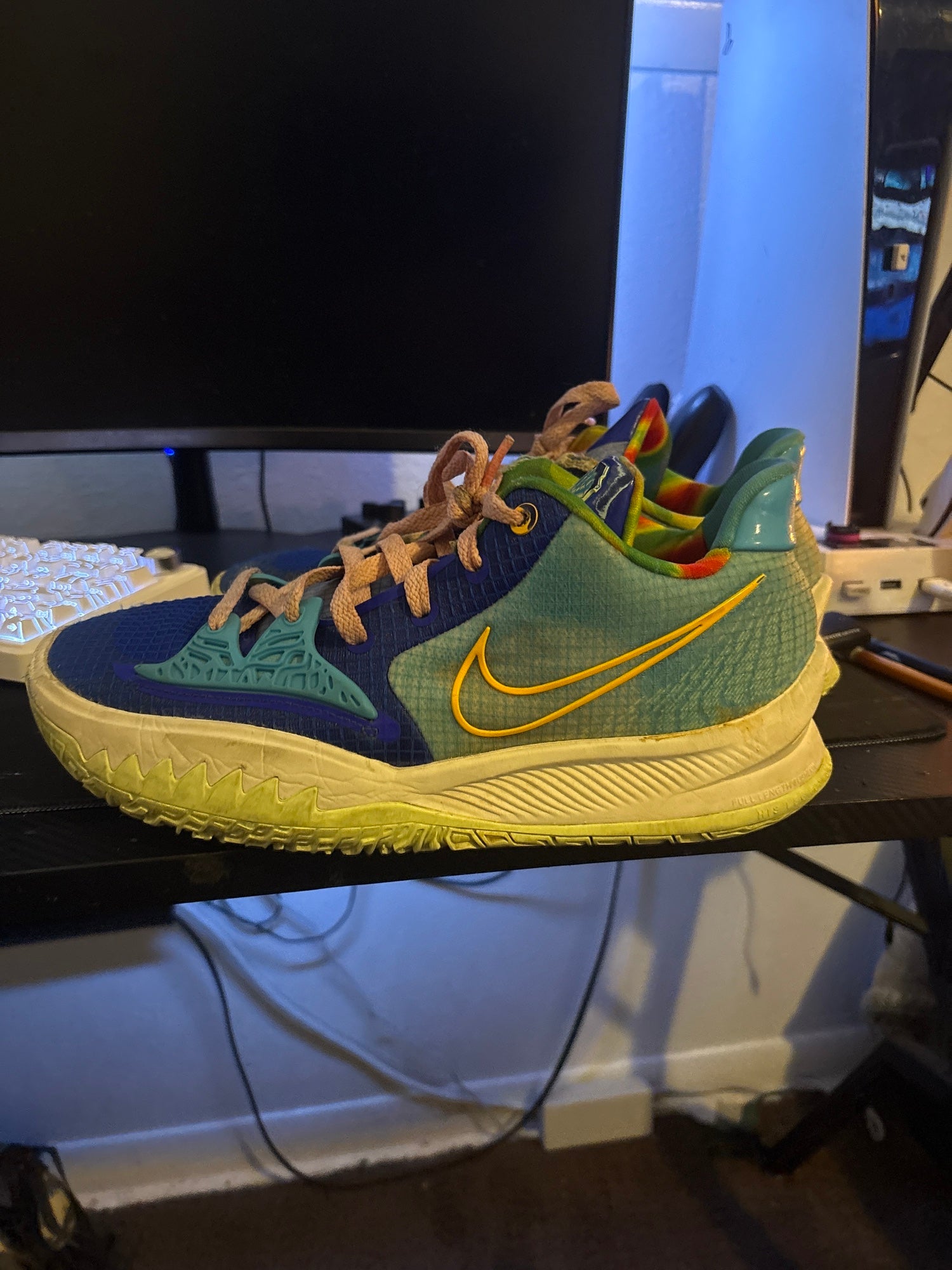 size 9.5 womens in mens nike