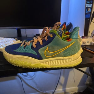 Men's Size M 9.5 (W 10.5) Nike Kyrie 5 Shoes (Used)