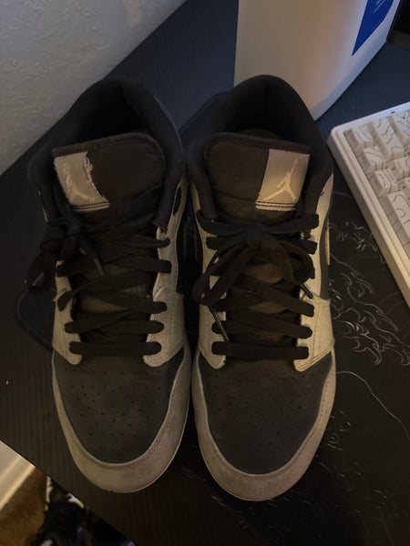 Men's Size M 10.5 (W 11.5) Jordan Low Top Molded Cleats (Used)