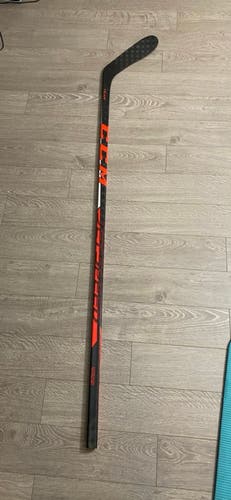 Senior CCM JetSpeed Right Handed Hockey Stick P28 75 Flex (New)