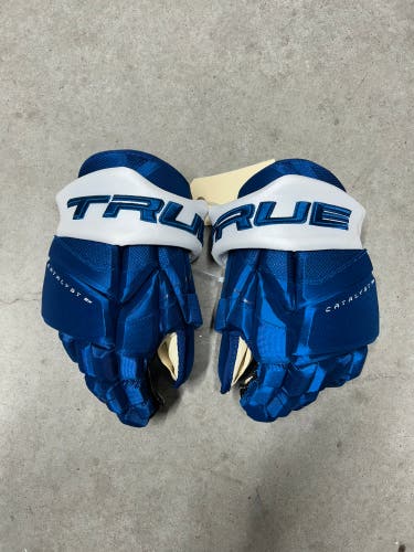 14” True Catalyst 9X Toronto Maple Leafs Pro Stock Gloves Pro Stock (New) NHL