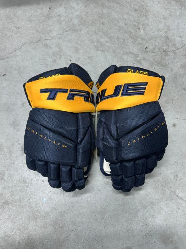 14” True Catalyst 9X Nashville Predators  Pro Stock Gloves Pro Stock (New) NHL