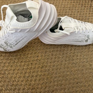 Unisex Size M 10.5 (W 11.5) Under Armour Blur Smoke 2.0 Mid Top Molded Cleats (New)