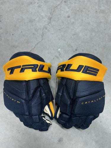 14” True Catalyst 9X Nashville Predators  Pro Stock Gloves Pro Stock (New) NHL