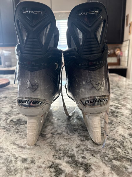 2023 Bauer Vapor Hyperlite 2 Hockey Skates Size 6.5 (Used)