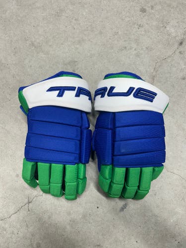 15” True Catalyst 9X Vancouver Canucks Pro Stock Gloves Pro Stock (New) NHL