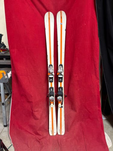 Skis: Vist Cross Over II skis, 164cm. Bindings: Vist, binding Range: 260-355mm