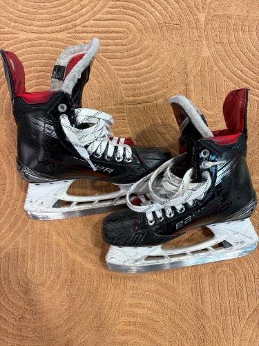 Intermediate Bauer Vapor X4 Hockey Skates 6.5 (Used)