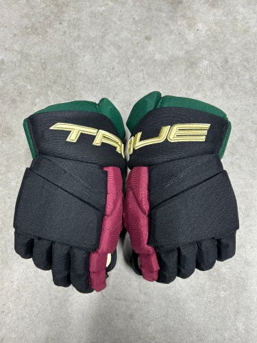 14” True Catalyst 9X Arizona Coyotes Kachina Pro Stock Gloves Pro Stock (New) NHL