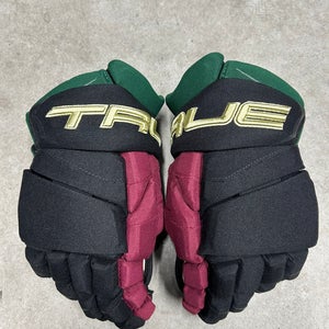 13.5” True Catalyst 9X Arizona Coyotes Kachina Pro Stock Gloves Pro Stock (New) NHL