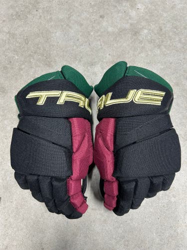 13.5” True Catalyst 9X Arizona Coyotes Kachina Pro Stock Gloves Pro Stock (New) NHL