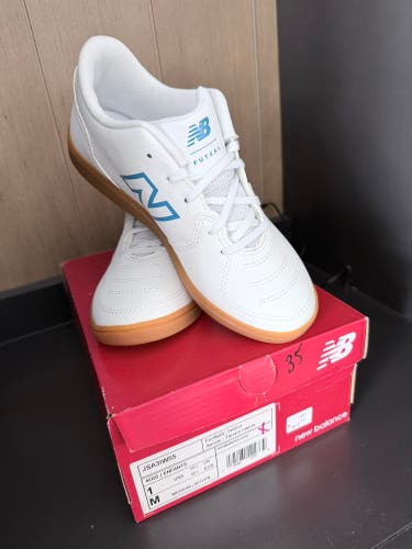 White Kids 1Y (Big Kids / Youth) New Balance Indoor Cleats (New)