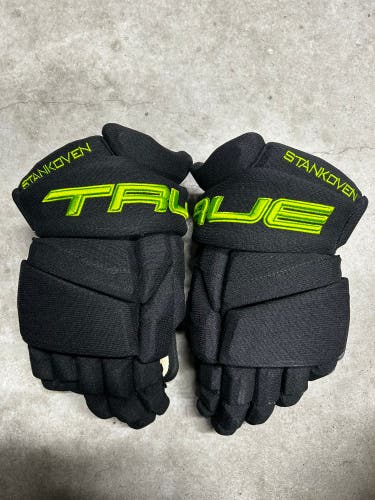 13.5” True Catalyst 9X Dallas Stars Logan Stankoven Pro Stock Gloves Pro Stock (New) NHL