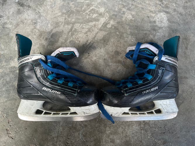 2016 Bauer Prodigy Hockey Skates Regular Width 13 (Used)