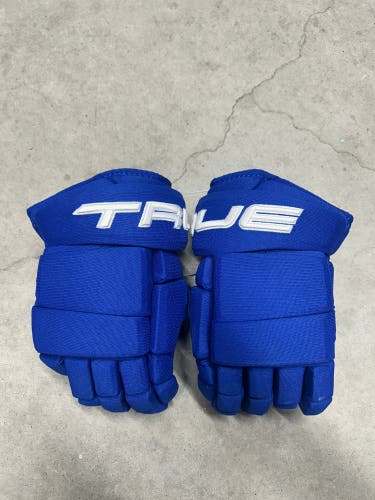 13.5” True Catalyst 9X Vancouver Canucks  Pro Stock Gloves Pro Stock (New) NHL