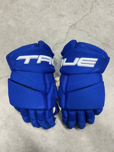 14” True Catalyst 9X Vancouver Canucks  Pro Stock Gloves Pro Stock (New) NHL