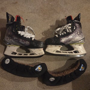 Bauer Vapor Hyperlite Hockey Skates Regular Width Size 4 (Used)