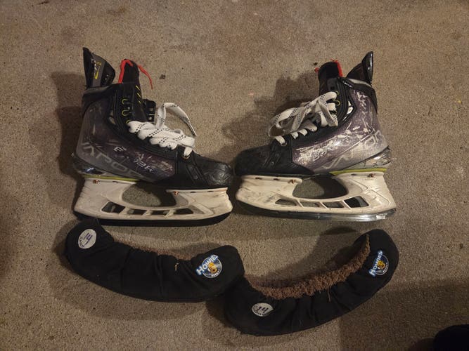 Bauer Vapor Hyperlite Hockey Skates Regular Width Size 4 (Used)