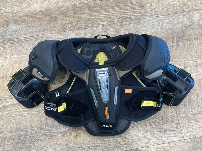 CCM AS-V Shoulder Pads | Junior Medium