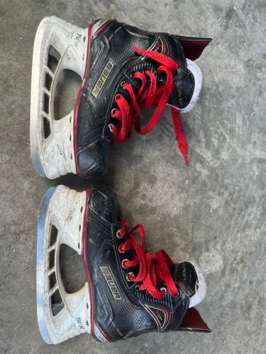 Bauer Vapor XLTX Hockey Skates Size 2.5 (Used)