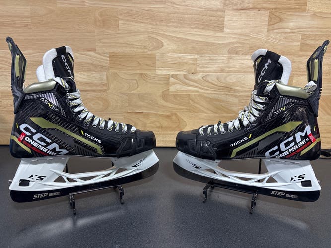 2022 CCM AS-V Pro Hockey Skates Regular Width 11 (New)