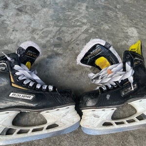 2018 Bauer Supreme S29 Hockey Skates Size 2 (Used)