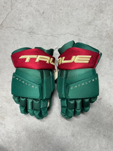 14” True Catalyst 9X Minnesota Wild  Pro Stock Gloves Pro Stock (New) NHL