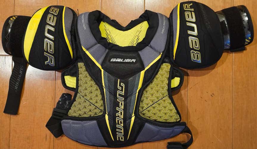 Medium Junior Bauer Supreme 1S Shoulder Pads (Used)