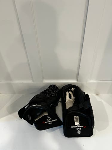 True HZRDUS 9X4 New Glove and Blocker Set Regular (New)