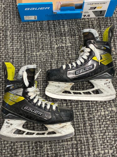 Senior Bauer Supreme 3S Hockey Skates 7.5 (Used)