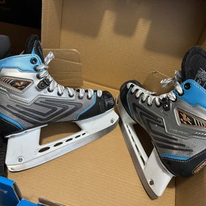Used CCM Regular Width Size 5.5 Vector V06 Hockey Skates