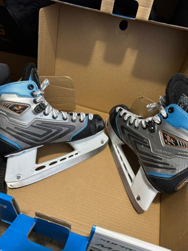 Used CCM Regular Width Size 5.5 Vector V06 Hockey Skates